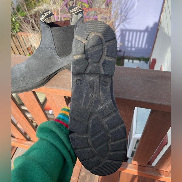 Blundstones men’s size 11 boots. Nearly new condition. Light wear. - Picture 2 of 5